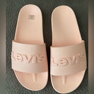 Levi’s blush 3-D slide on sandals size 10